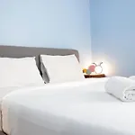 Deluxe 2Br Apartment At Newton Residence Bandung With Mountain View By Travelio