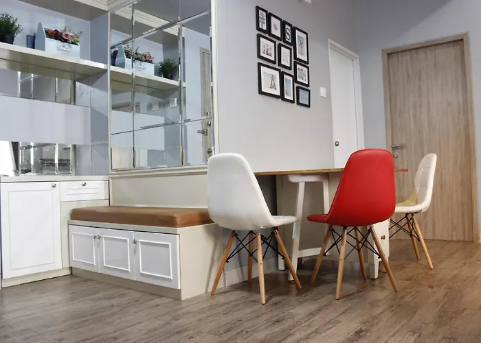 Deluxe 2Br Apartment At Newton Residence Bandung With Mountain View By Travelio